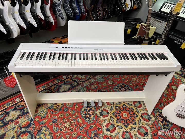 Цифровое фортепиано белое