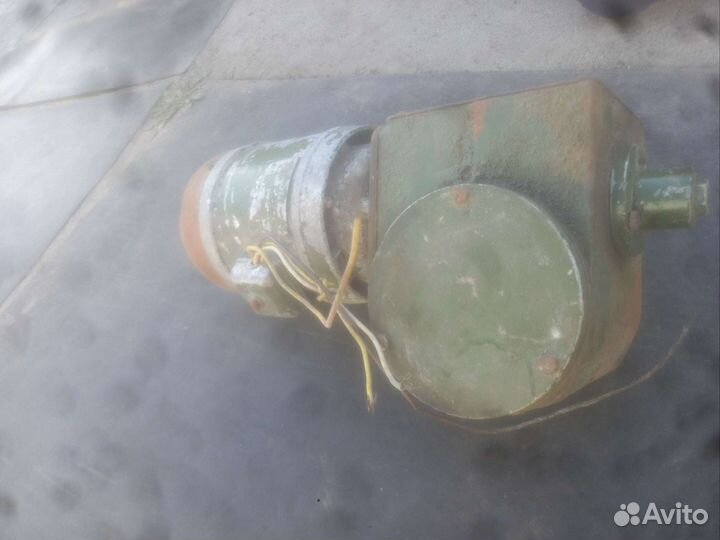 Электродвигатель с редуктором 220/380