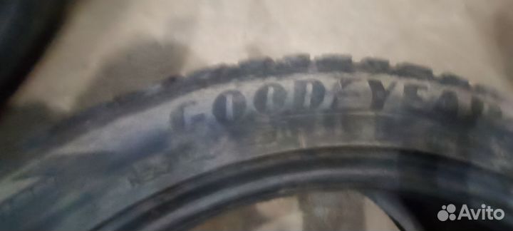 Goodyear UltraGrip Ice 245/45 R19 102T