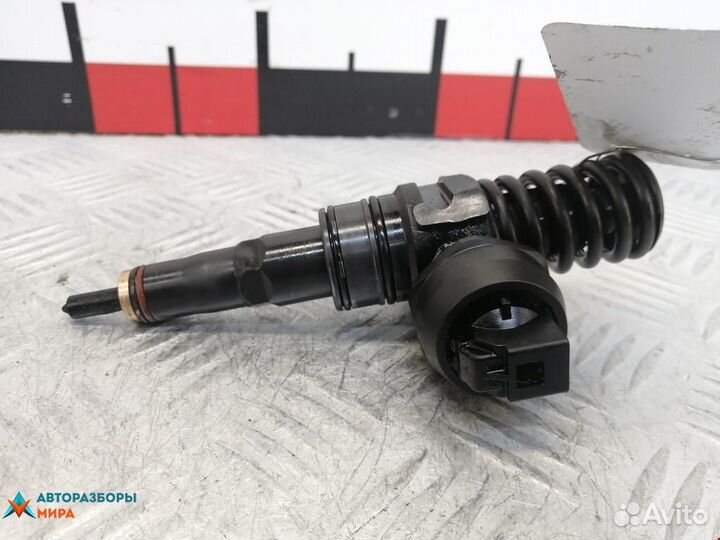 Форсунка Volkswagen Golf 4 2006 038130073AG