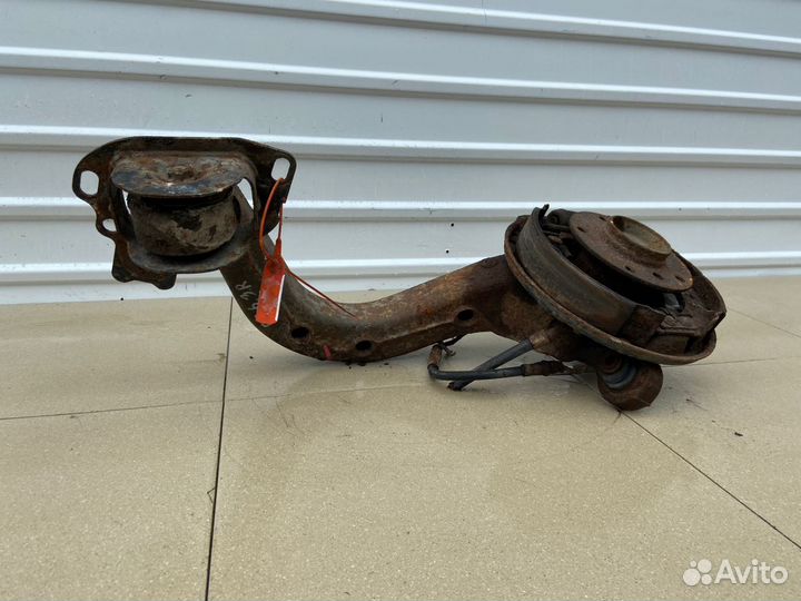 Поворотный кулак задний правый BMW е36