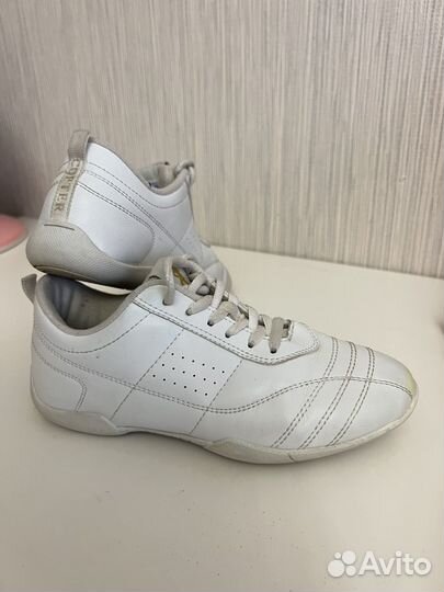 Кроссовки для чирлидинга