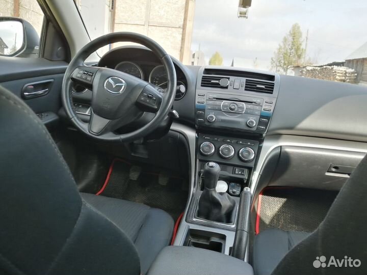 Mazda 6 2.0 МТ, 2010, битый, 130 000 км