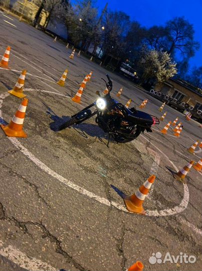 Инструктор по вождению A.B