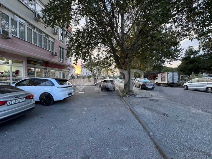 Сдам торговое помещение, 271.5 м²