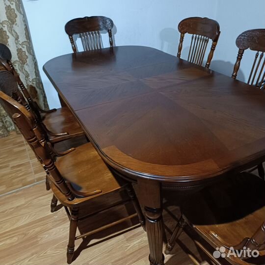 Стол и стулья