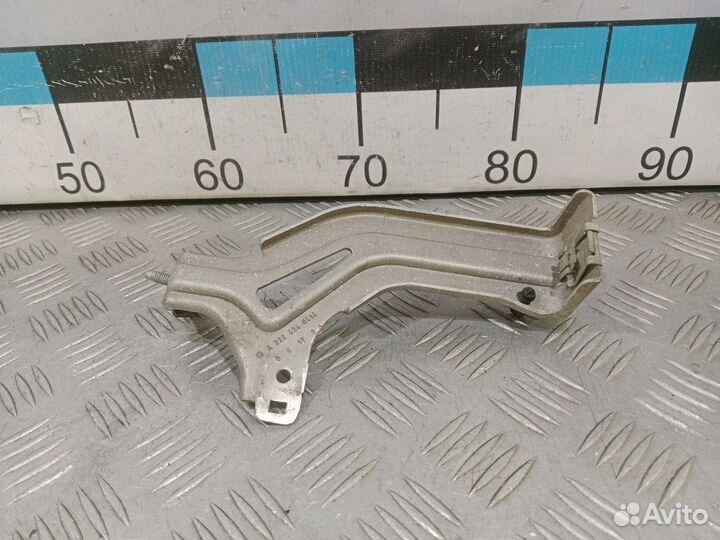 Б/У Кронштейн переднего бампера правый Merc#001