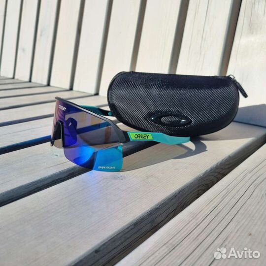 Солнцезащитные очки спортивные