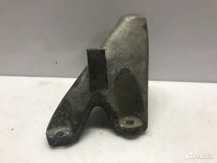 Кронштейн двигателя правый Audi A8 D3 4E0199308BC