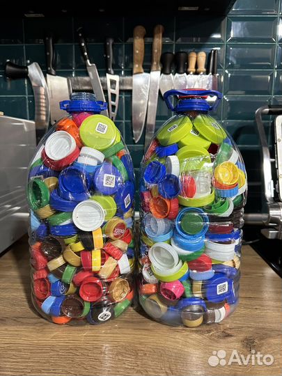 Крышки от бутылок пластиковые