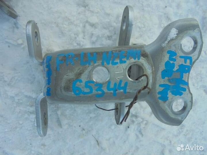 Петля двери передняя левая Toyota Corolla Fielder