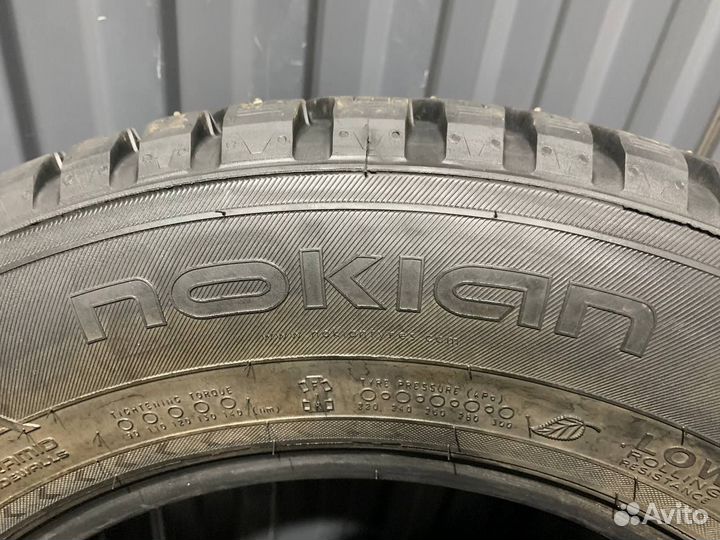 Nokian Tyres Hakkapeliitta 8 SUV 215/65 R16 102T