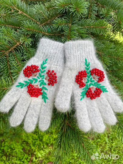 Перчатки пуховые с вышивкой рябина