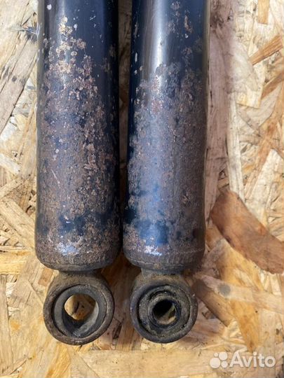 Амортизатор подвески передний Mitsubishi Pajero 2