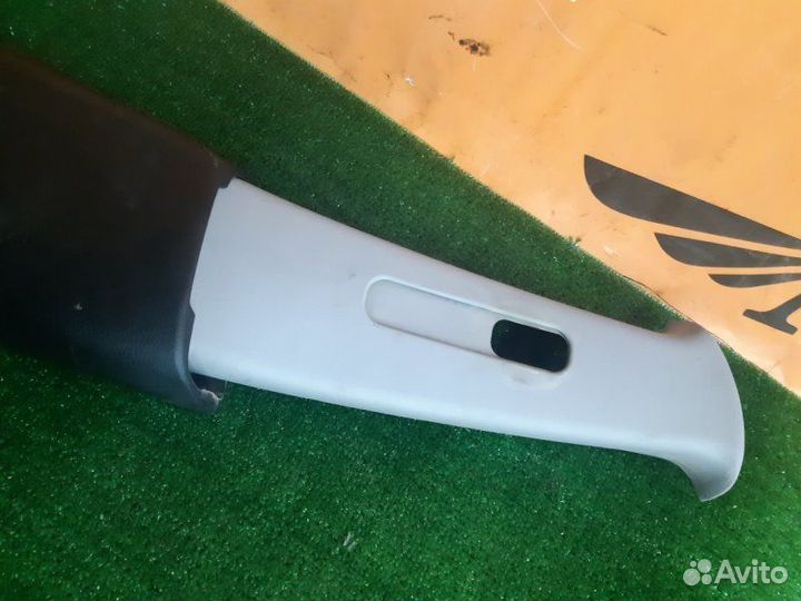 Обшивка стойки центральная правая Mitsubishi