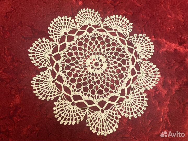 Салфетка вязанная диаметр 27 см