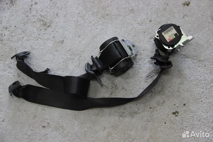 Ремень безопасности задний Opel Astra H / Family