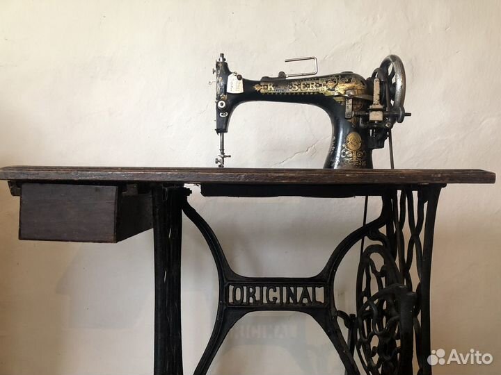 Старинная швейная машинка Кайзер