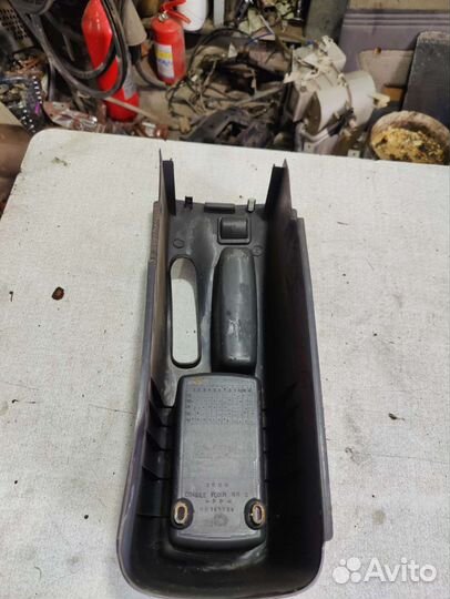 Консоль между сидений Mitsubishi Lancer 7