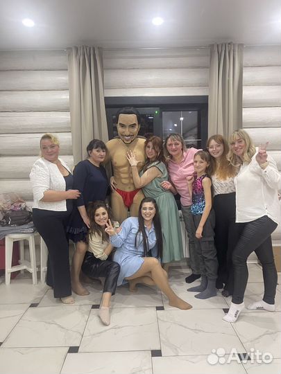 Артур Пирожков ростовая кукла. Шуточный стриптиз