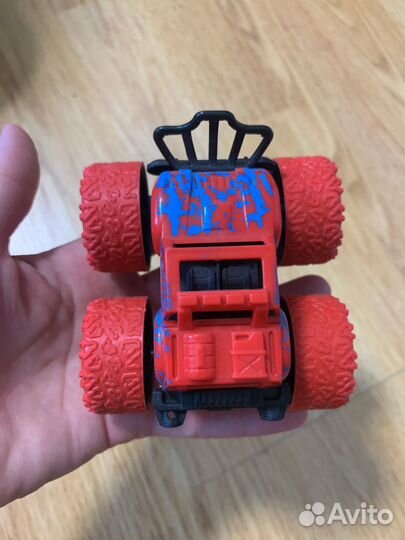 Детская игрушка машинка