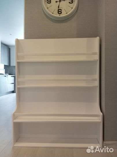 Полка, ветрина для книг