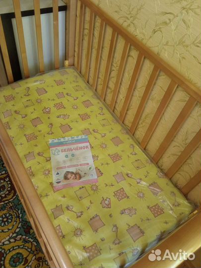 Детская кроватка с маятником