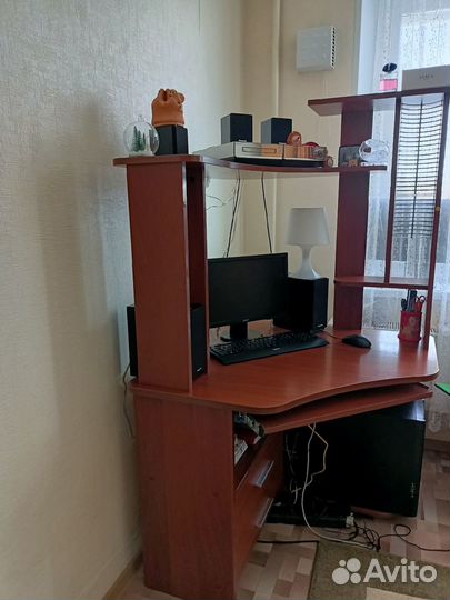 Компьютерный стол