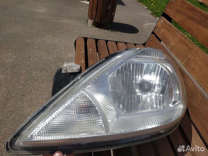 Nissan tiida фара левая