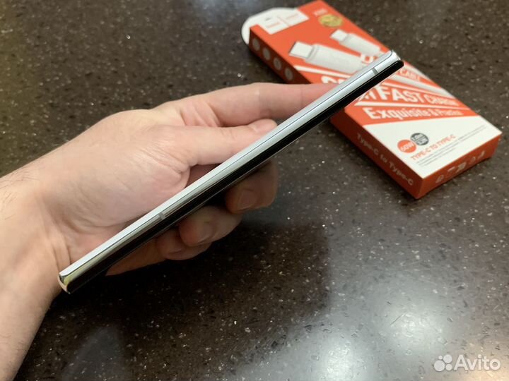 Fujitsu Arrows NX9 F-52A, 8/128 ГБ