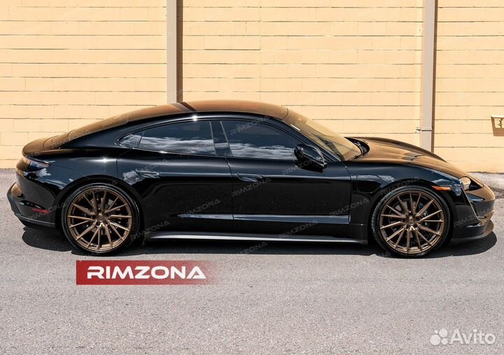 Кованые диски R22 на Porsche Panamera