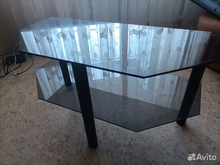 Столик под тв