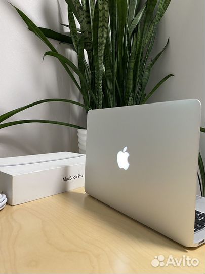 Apple MacBook Pro 13 i5/256gb ssd / 8gb ram