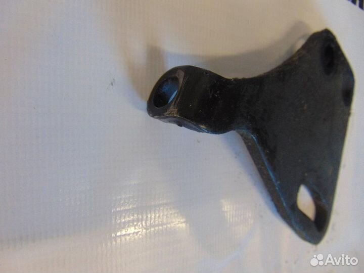 Кронштейн ролика-натяжителя руч. ремня для Nissan