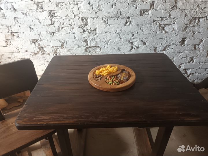 Стол и стулья