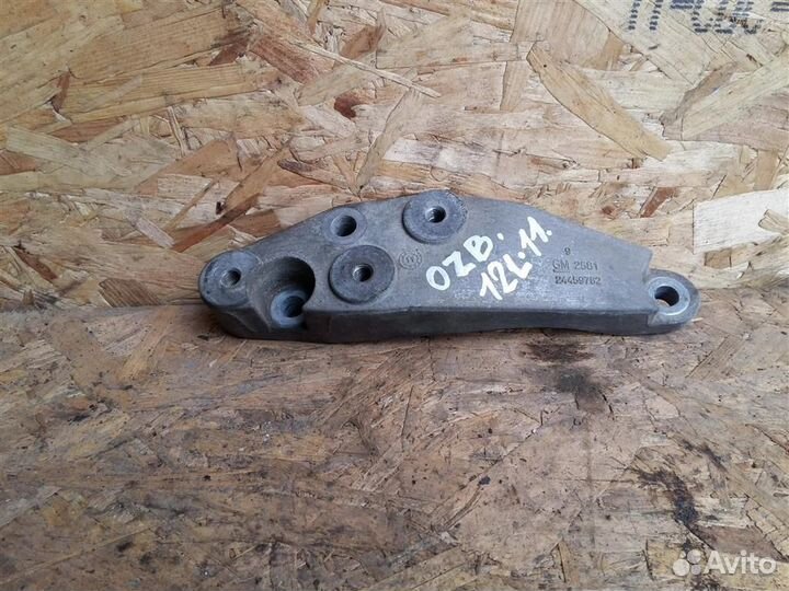 Кронштейн двигателя Opel Zafira B 2005-2012