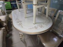 Стол Версаче и стулья Версаче