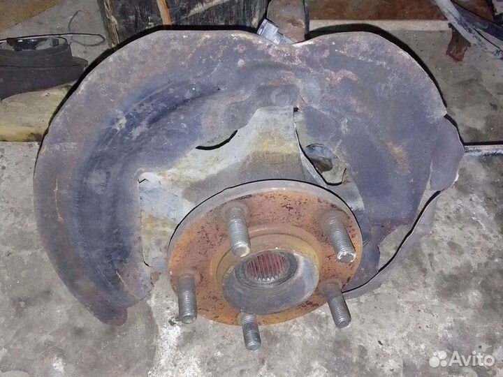 Поворотные кулаки Мазда 3 вк 1.6 МКПП 2008г