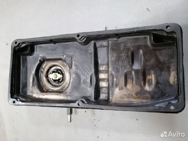 Клапанная крышка Mitsubishi Mirage 1991 4G15 12 кл