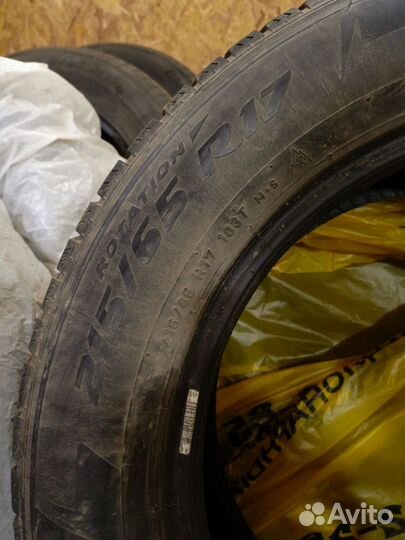 Pirelli Ice Zero 215/65 R17