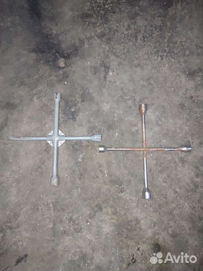 Балонный ключ крестовой