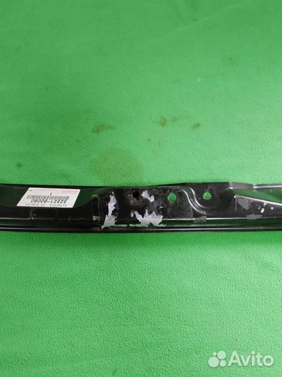 Средняя планка под бампером lexus GX 470