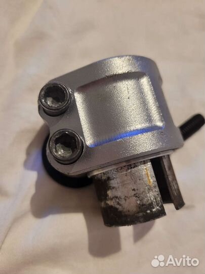 Зажим для трюкового самоката