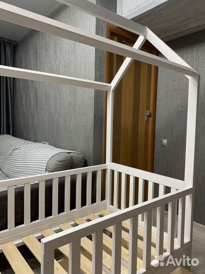 Продам кровать домик