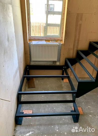 Каркас лестницы из металла