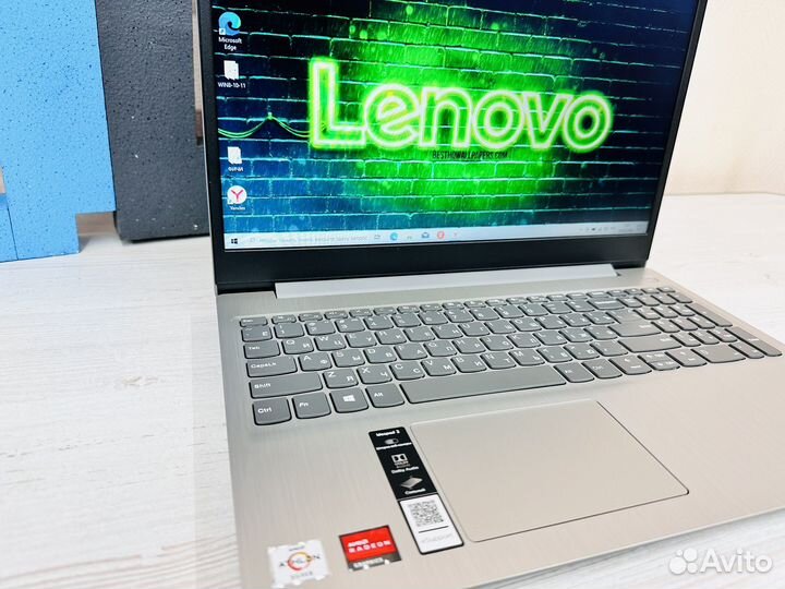 Свежий мощный ноутбук