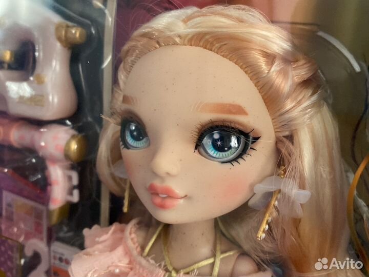 Кукла Rainbow High Виктория Victoria
