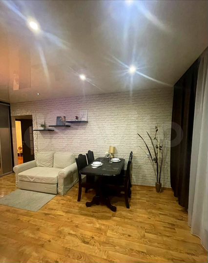 2-к. квартира, 56 м², 8/10 эт.