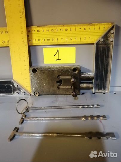 Замок дверной бу