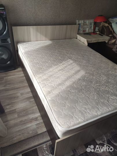 Кровать 140х200 с матрасом